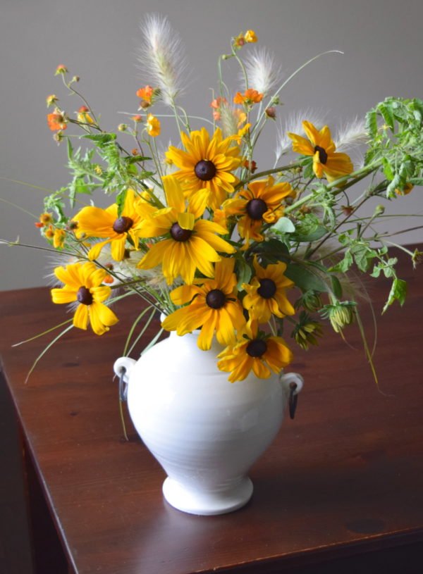 summertime-backyard arrangement